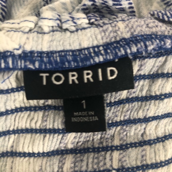 ☀️ Torrid BLUE STRIPED GAUZE SMOCKED CAMI - Picture 8 of 9